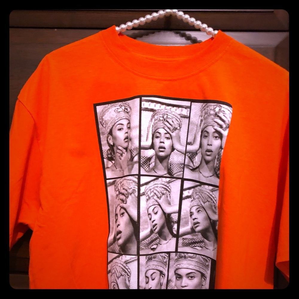 Beyoncé Nefertiti Cropped Tee